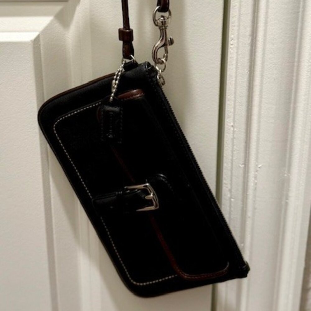 COACH "SOHO" Vintage Leather Wristlet - Picture 11 of 14